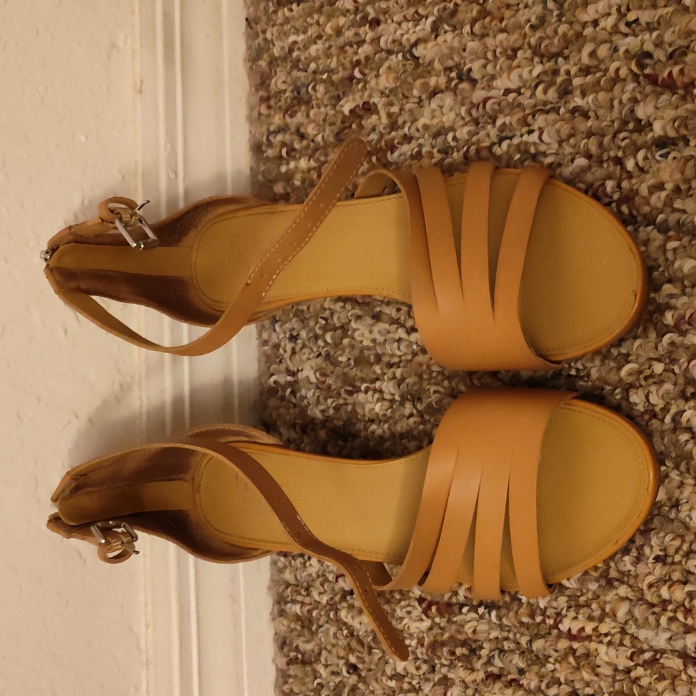 Shoe